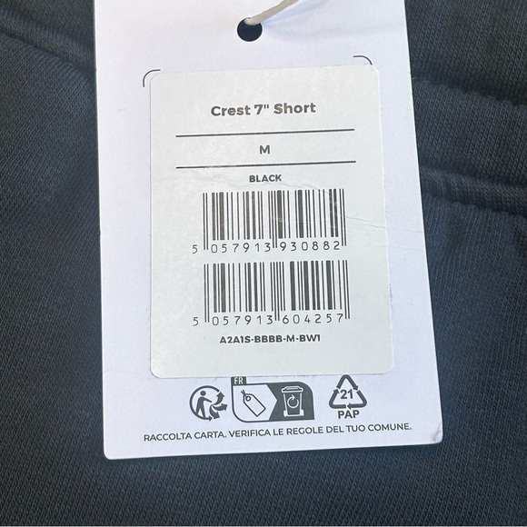 GYMSHARK. Crest 7 Inch Short. New with tags. Medium. - Picture 4 of 8